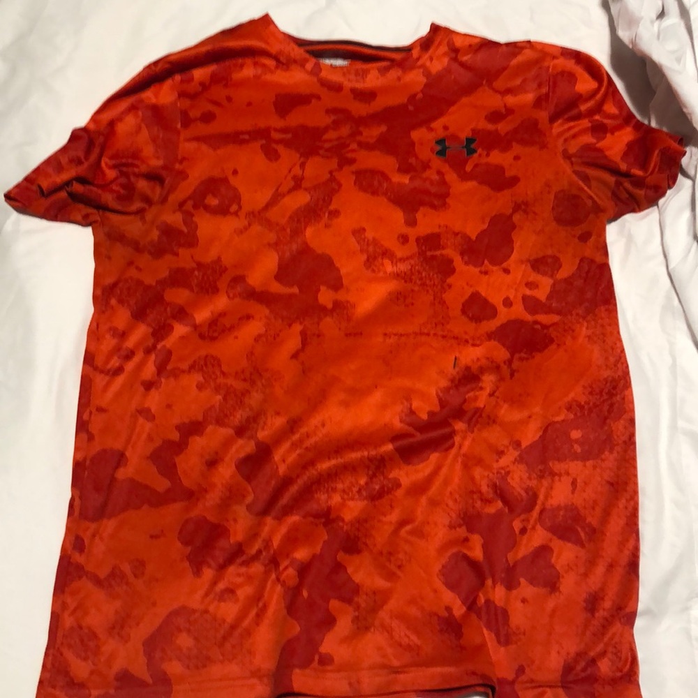 Men’s UA size small heat gear shirt loose fit